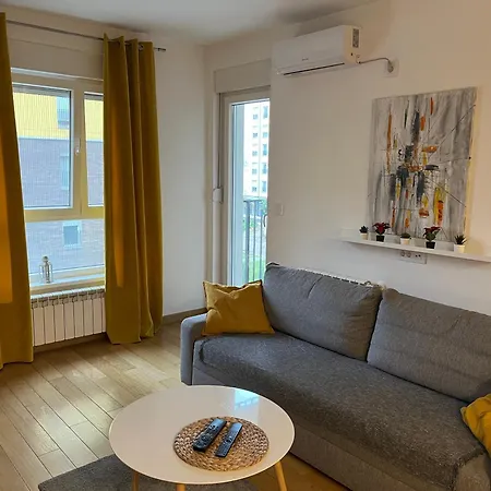 Yellow Gate Apartment Belgrade